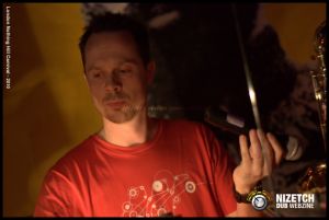Stryda_the_human_mic_stand.jpg