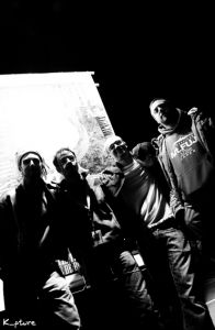 de gauche à droite; Mael Cageron (sax-basse), U.stone, Vini (ingé son), Anthony Henocq (keys-guitare)